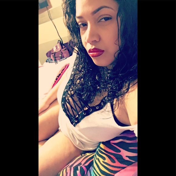 Meet your Posher, Iris - Picture 2 of 2